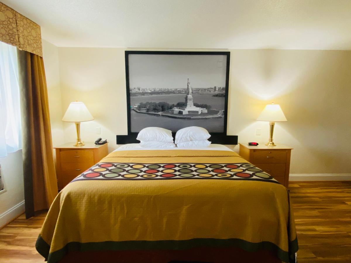 Super 8 By Wyndham Anderson/Clemson Area Motel Buitenkant foto