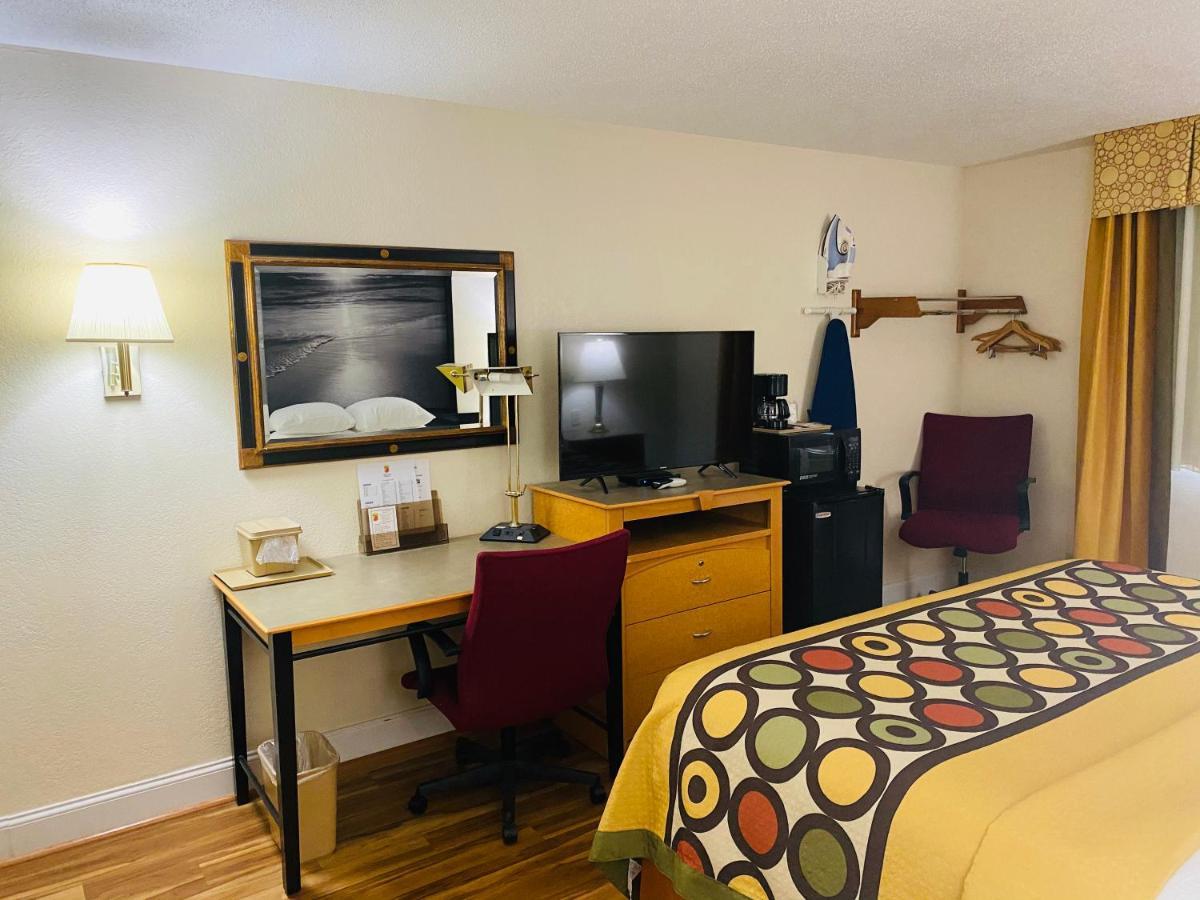 Super 8 By Wyndham Anderson/Clemson Area Motel Buitenkant foto