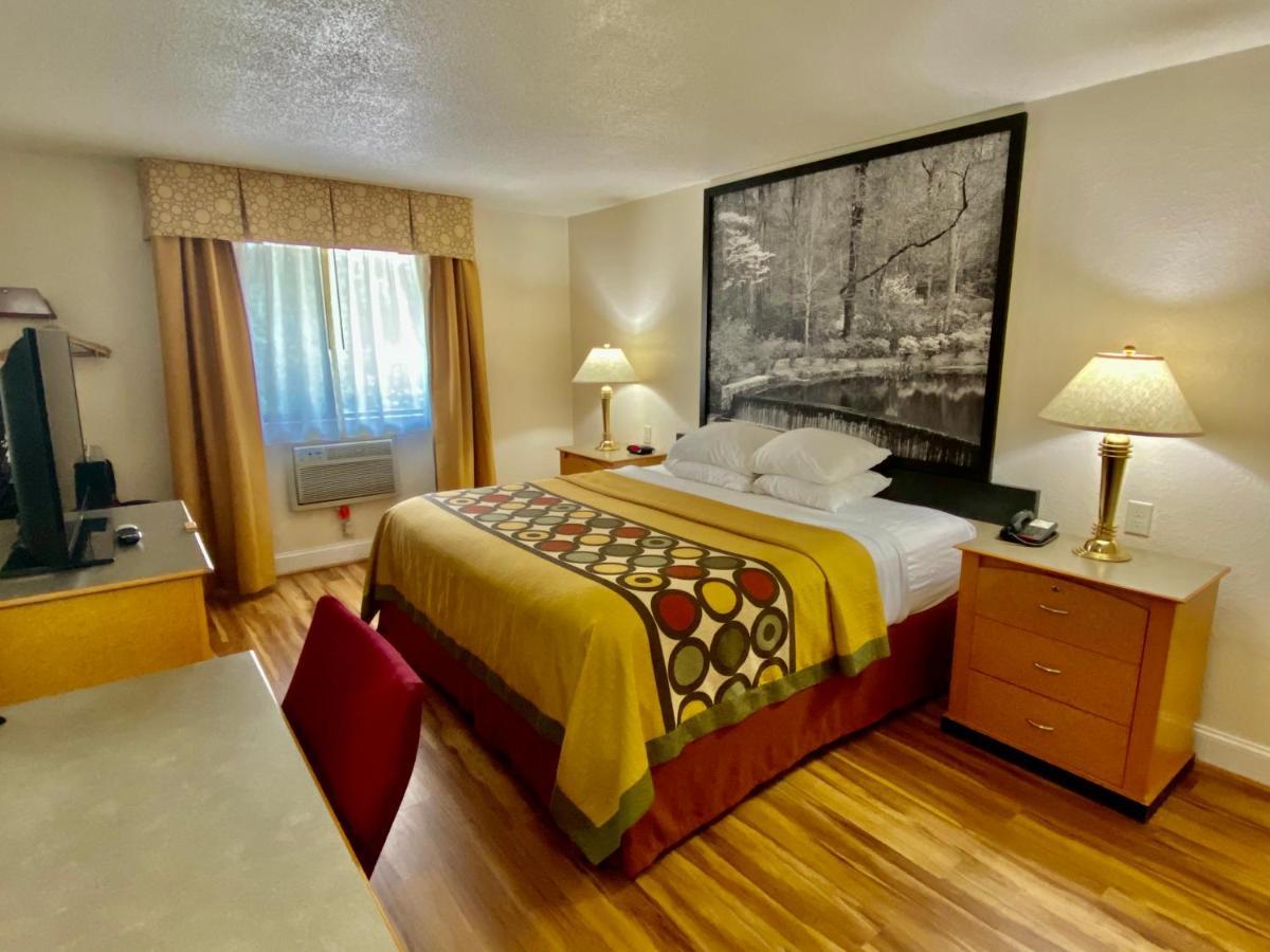 Super 8 By Wyndham Anderson/Clemson Area Motel Buitenkant foto