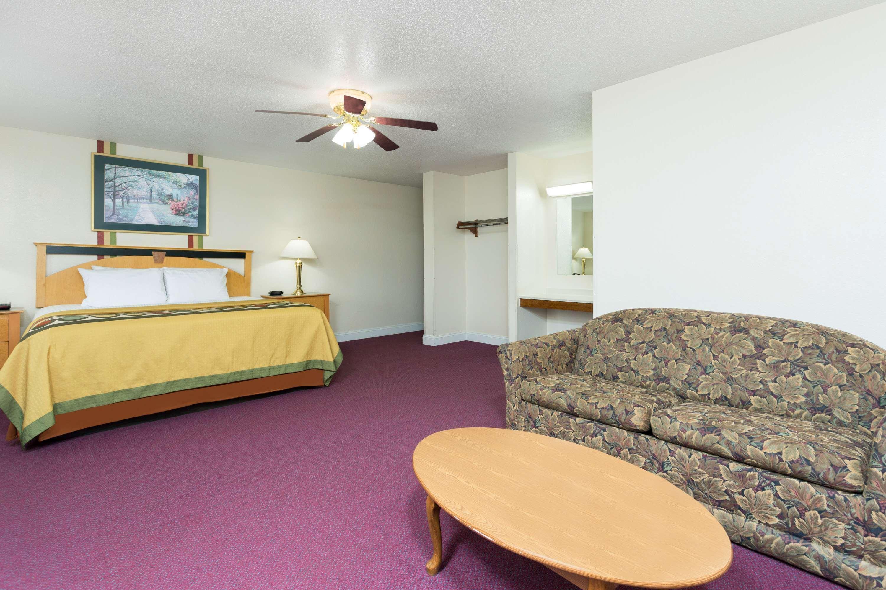 Super 8 By Wyndham Anderson/Clemson Area Motel Buitenkant foto
